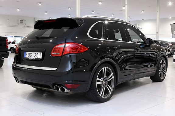 Porsche Cayenne S 4 of 5