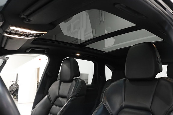 Porsche Cayenne S 17 of 30
