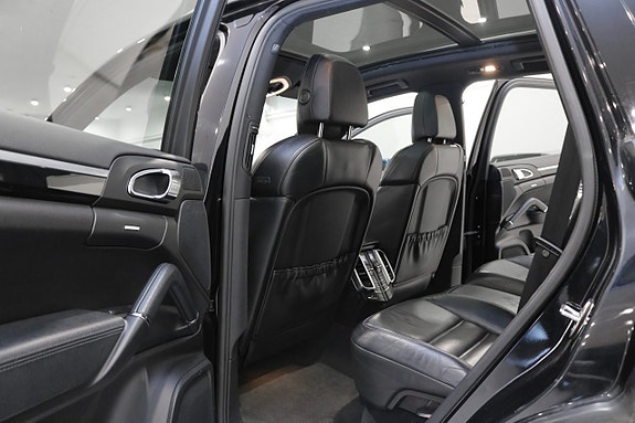 Porsche Cayenne S 18 of 30