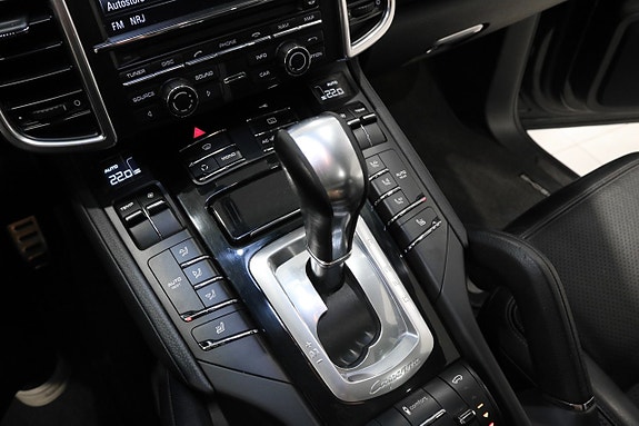 Porsche Cayenne S 24 of 30