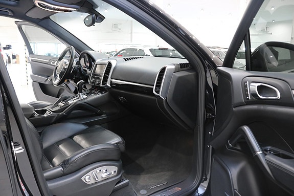 Porsche Cayenne S 14 of 30