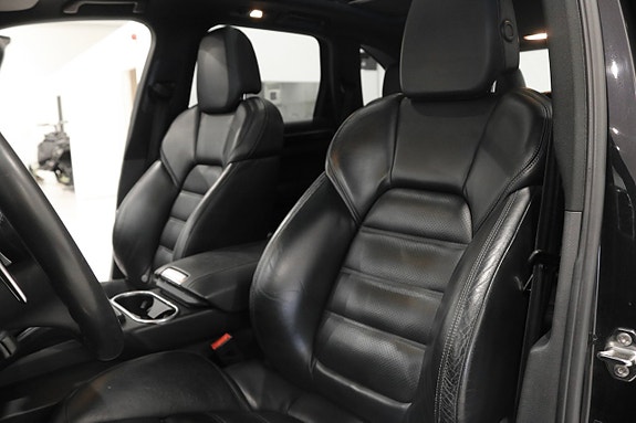 Porsche Cayenne S 16 of 30