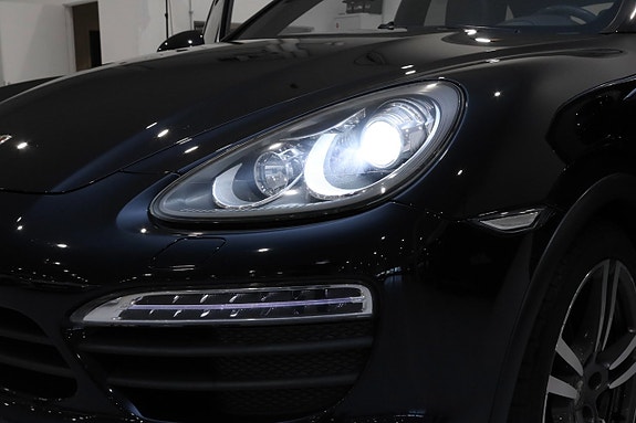 Porsche Cayenne S 10 of 30