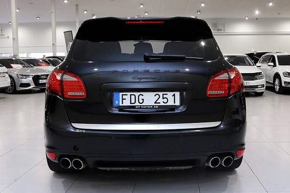 Porsche Cayenne S 5 of 5