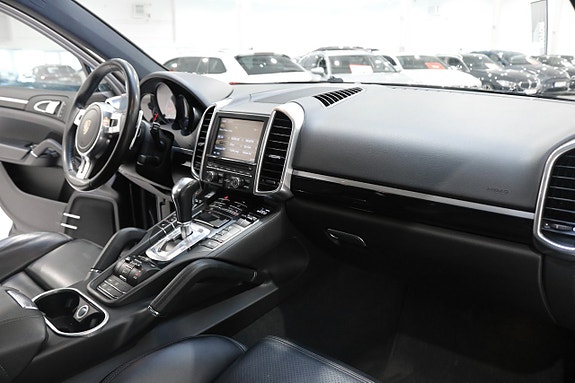 Porsche Cayenne S 13 of 30