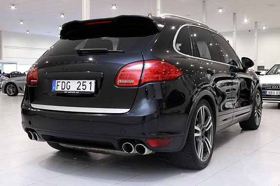 Porsche Cayenne S 5 of 5