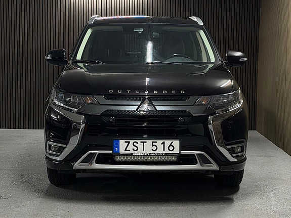 Mitsubishi Outlander 2 of 17