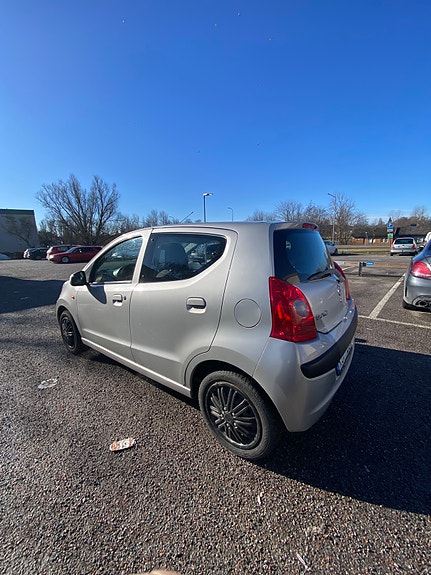 Nissan Pixo 4 of 5