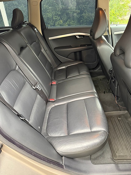 Volvo V70 4 of 5