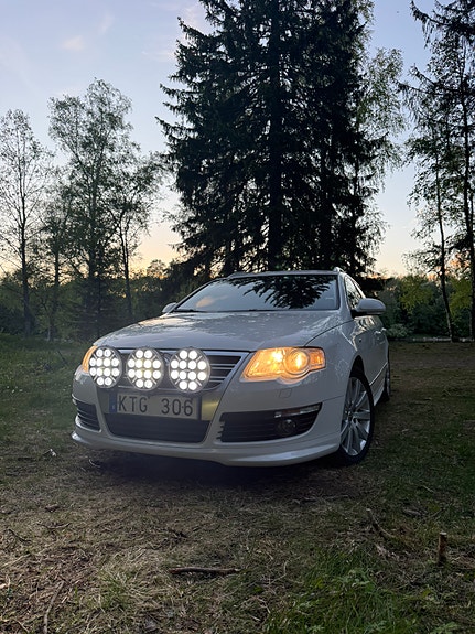 Volkswagen Passat 2 of 5
