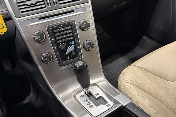 Volvo XC60 15 of 22