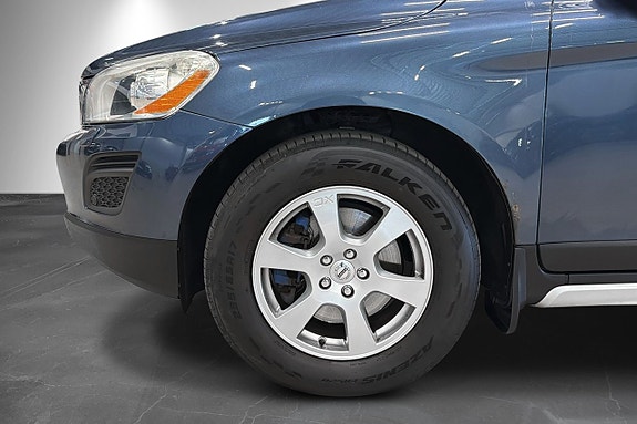 Volvo XC60 2 of 22