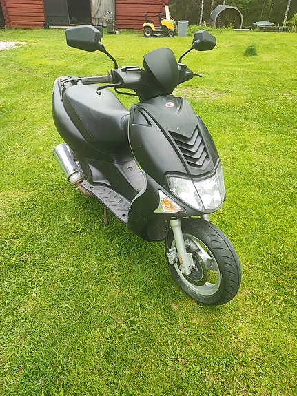 Kymco Super 9 2 of 2