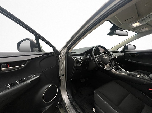 Lexus NX300h 11 of 30