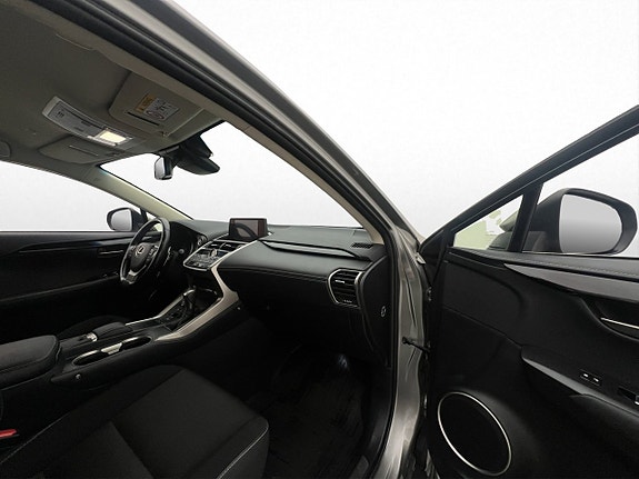 Lexus NX300h 25 of 30