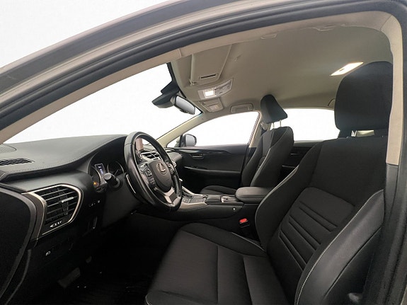 Lexus NX300h 12 of 30