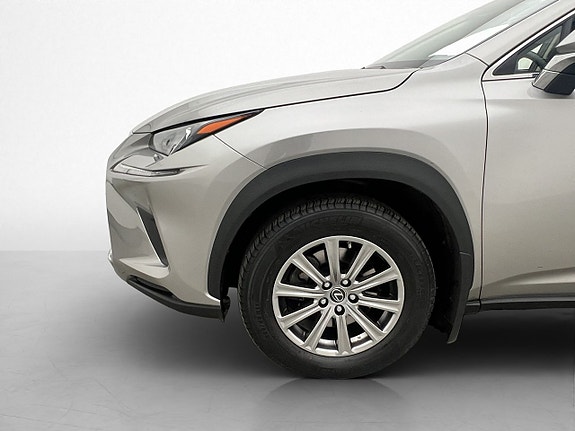 Lexus NX300h 29 of 30