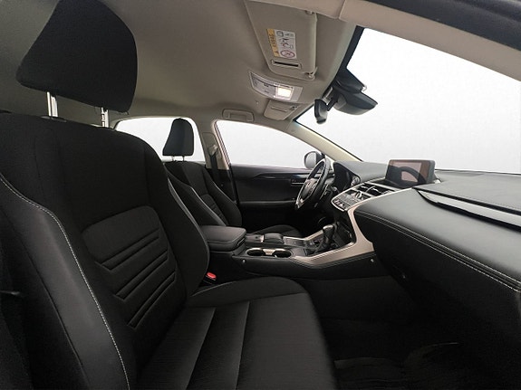 Lexus NX300h 26 of 30