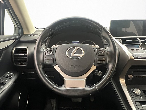 Lexus NX300h 14 of 30