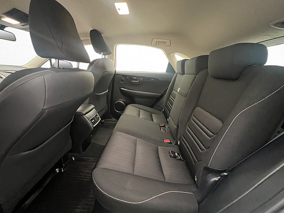 Lexus NX300h 27 of 30