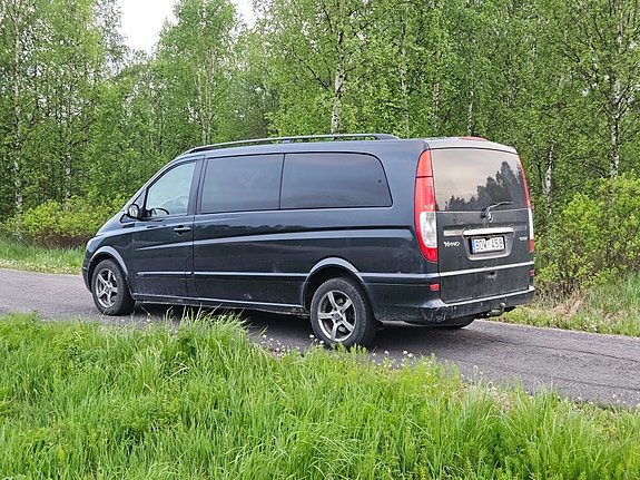 Mercedes-Benz Viano 2 of 5