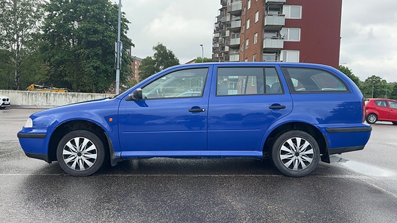 Skoda Octavia 3 of 5