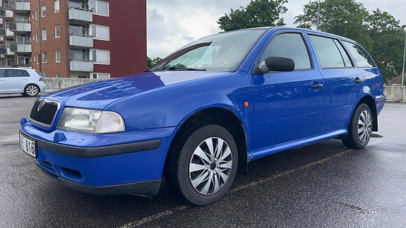 Skoda Octavia 2 of 5