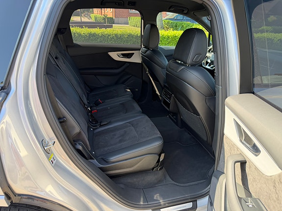 Audi Q7 12 of 18