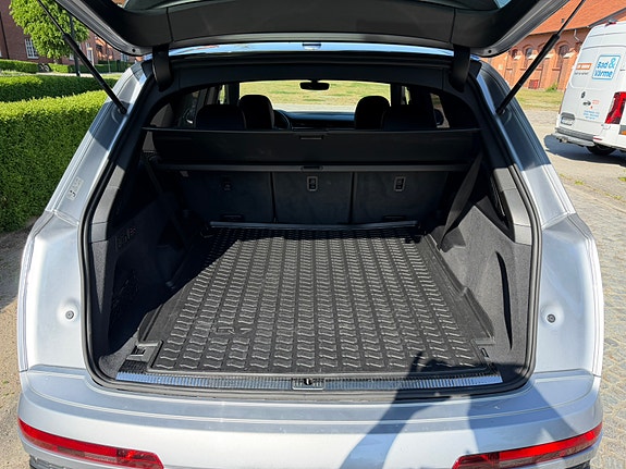 Audi Q7 14 of 18