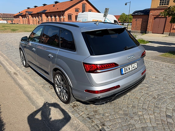 Audi Q7 4 of 5