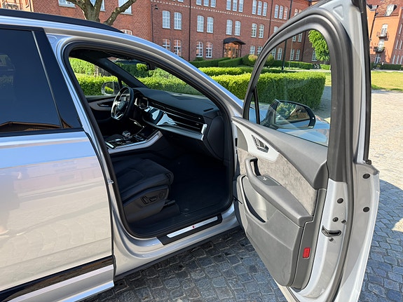 Audi Q7 9 of 18