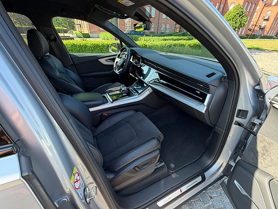 Audi Q7 10 of 18