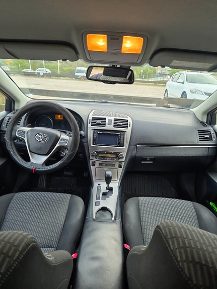 Toyota Avensis 4 of 5