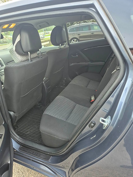 Toyota Avensis 3 of 5