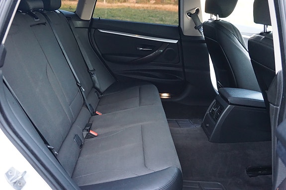 BMW 320d 14 of 17