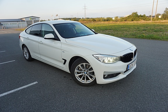 BMW 320d 2 of 17