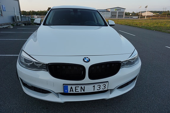 BMW 320d 8 of 17