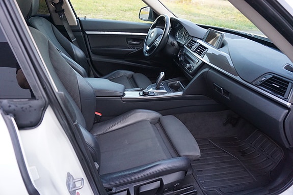 BMW 320d 12 of 17