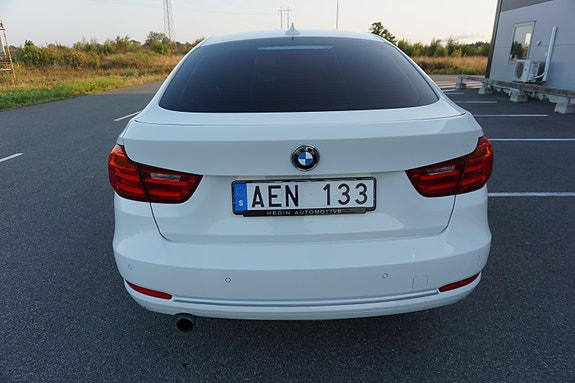 BMW 320d 9 of 17