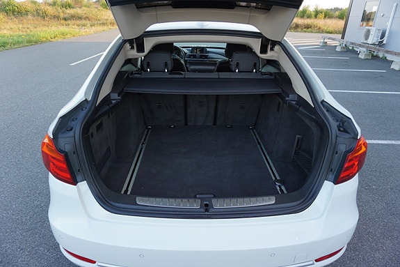 BMW 320d 15 of 17