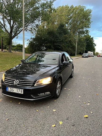 Volkswagen Passat 2 of 6