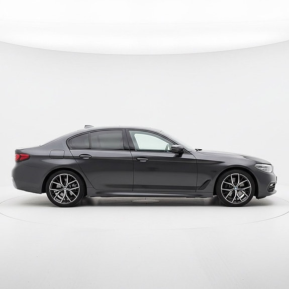 BMW 520d 4 of 5
