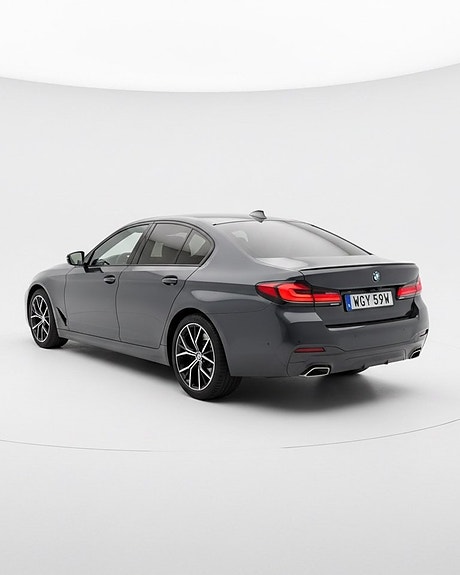 BMW 520d 3 of 5