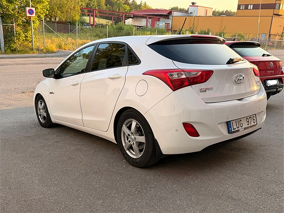 Hyundai i30 3 of 10
