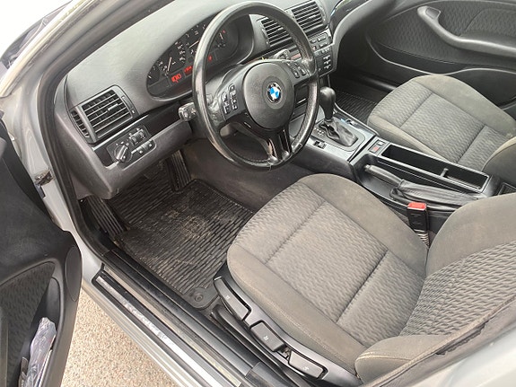 BMW 320i 12 of 13