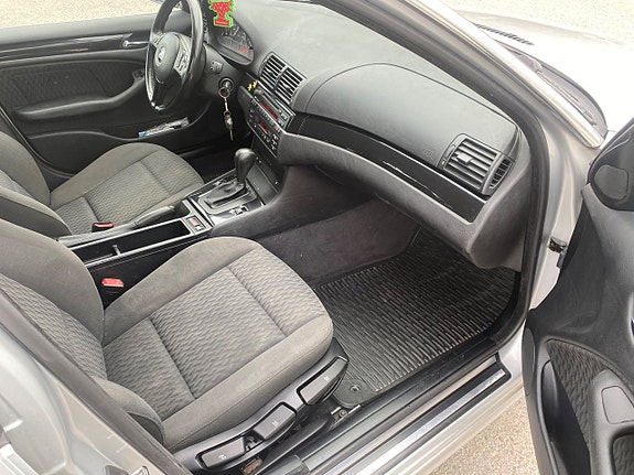 BMW 320i 9 of 13