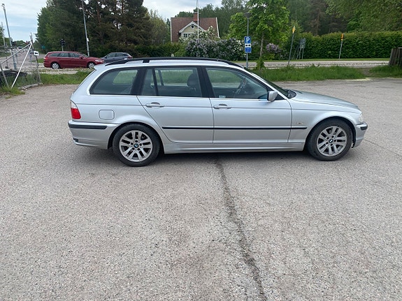 BMW 320i 6 of 13