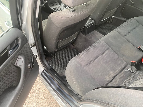 BMW 320i 13 of 13