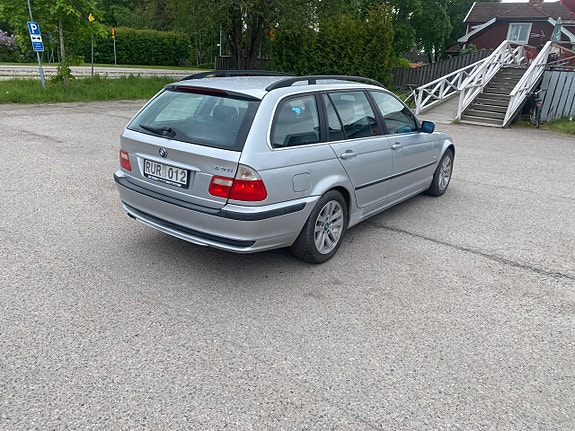 BMW 320i 5 of 5