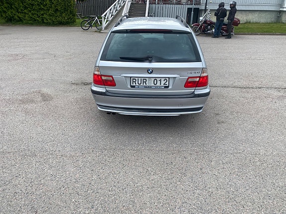 BMW 320i 7 of 13